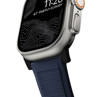 Nomad Robustes Armband FKM für die Apple Watch Series 1 bis 10 / SE / Ultra (2) (44/45/46/49 mm) - Schwarz/Blau