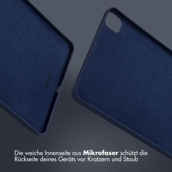 Accezz Liquid Silicone Back Cover mit Stifthalter für das iPad Pro 11 (2018/2020/2021/2022) - Dunkelblau