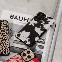 Burga Tough Back Cover für das Samsung Galaxy S22 - Achromatic