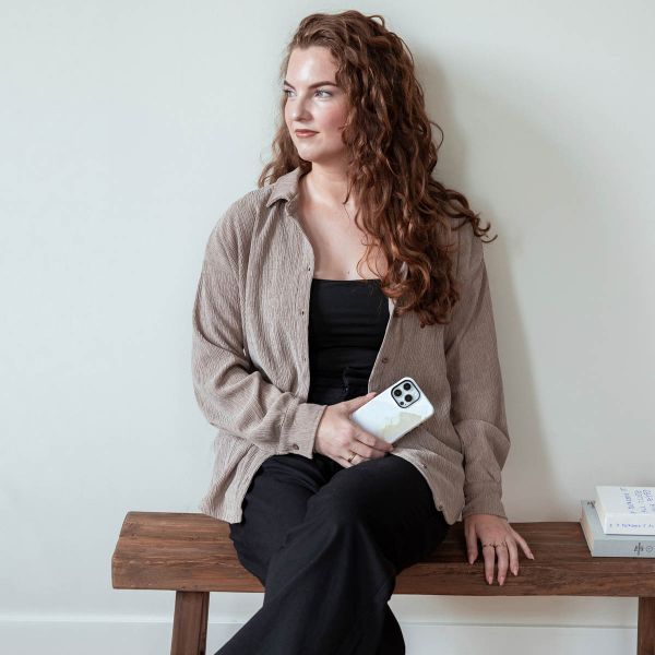 Selencia Vivid Rückabdeckung mit MagSafe Apple iPhone 15 Pro - Marble Light Brown