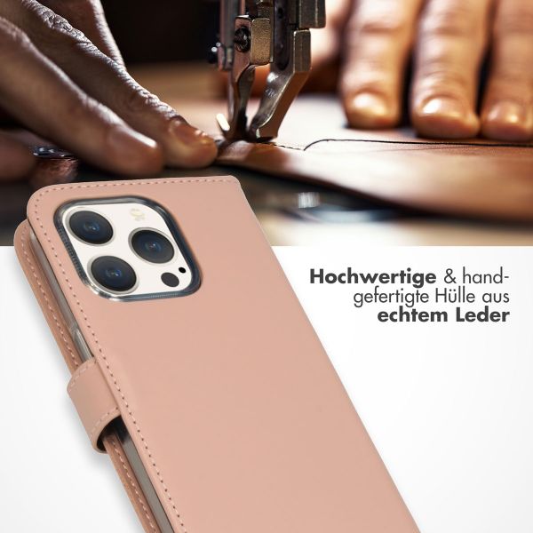 Selencia Echtleder Klapphülle für das iPhone 15 Pro - Dusty Pink