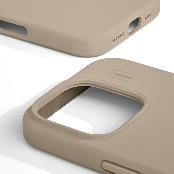 iDeal of Sweden Silikon Case für das iPhone 16 Pro - Beige