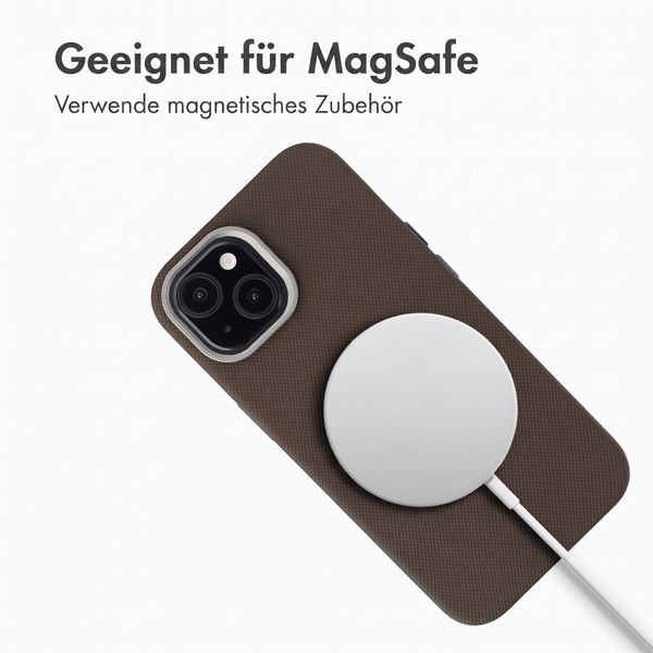 Accezz Mesh Backcover mit MagSafe Apple iPhone 15 - Braun
