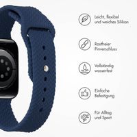 imoshion Geflochtenes Silikonarmband für die Apple Watch Series 1 bis 10 / SE / Ultra (2) (44/45/46/49 mm) - Dunkelblau