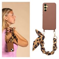 Selencia Back Cover mit Luxuriöser Handschlaufe Samsung Galaxy A54 (5G) - Braun