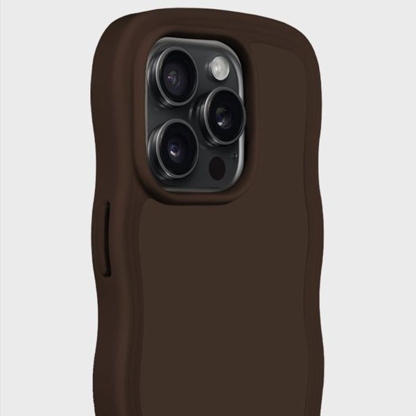 Holdit Wavy Case für das iPhone 15 Pro Max - Chocolate