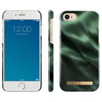 iDeal of Sweden Emerald Satin Fashion Back Case iPhone SE (2022 / 2020) /8/7 / 6(s)