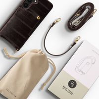 Selencia Nova Echtleder Backcover mit Kartenhalter Samsung Galaxy S25 - Dark Chocolate
