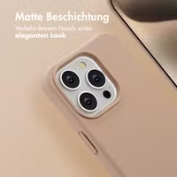 imoshion Color Backcover mit abnehmbarem Handykette und MagSafe Apple iPhone 15 Pro - Nude