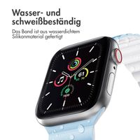 imoshion Magnetisches Silikonarmband für das  Apple Watch Series 1 t/m 9 / SE (38/40/41 mm) | Series 10 / 11 (42 mm) - Blauw & Wit / Blue & White