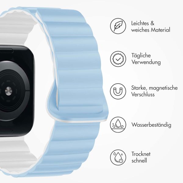 imoshion Magnetisches Silikonarmband für das  Apple Watch Series 1 t/m 9 / SE (38/40/41 mm) | Series 10 / 11 (42 mm) - Blauw & Wit / Blue & White