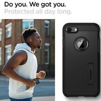 Spigen Tough Armor™ Case Schwarz für das Apple iPhone SE (2022 / 2020)