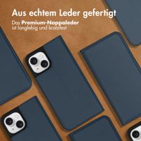 Accezz Premium Leather Slim Klapphülle Apple iPhone 15 - Dunkelblau
