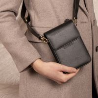 Selencia Avani ﻿Schlangen-Handytasche Crossbody - Schwarz