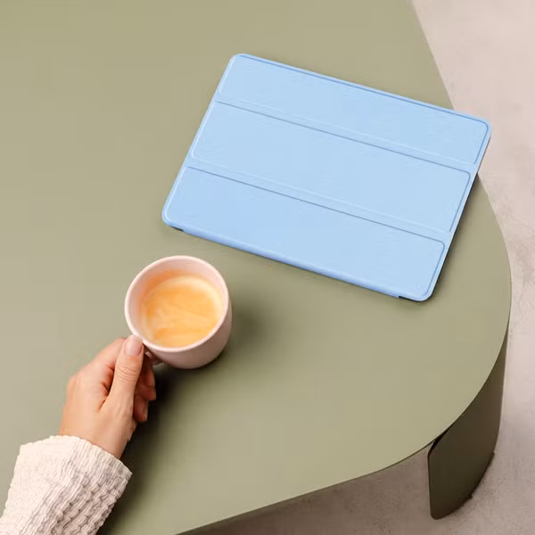 imoshion Trifold Klapphülle Apple iPad Air 13 Zoll (2026) M4 / (2025) M3 / (2024) M2 - Hellblau