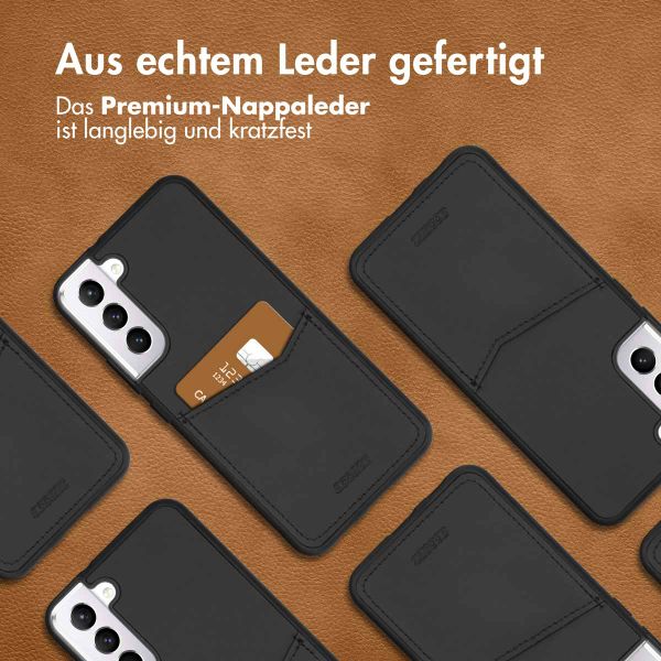 Accezz Premium Leather Card Slot Back Cover für das Samsung Galaxy S22 Plus - Schwarz