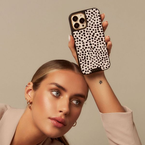 Burga Elite Gold Backcover für das Apple iPhone 15 Plus - Almond Latte