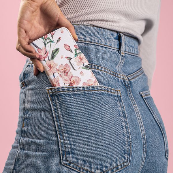 imoshion Design TPU Klapphülle Apple iPhone 13 Pro - Blossom Watercolor White