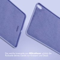 Accezz Liquid Silicone Back Cover mit Stifthalter für das iPad Air 11 Zoll (2024) M2 / Air 5 (2022) / Air 4 (2020) - Lila