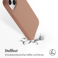 Accezz Liquid Silikoncase mit MagSafe iPhone 15 - Light Brown