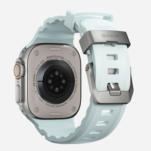 Nomad Rocky Point Armband für das  Apple Watch Series 1 t/m 11 / SE / Ultra (44/45/46/49 mm) - Icy Blue Glow TItanium