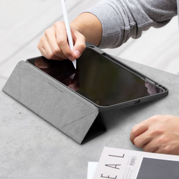 Uniq Moven Case für das iPad Pro 13 (2024) M4 - Charcoal