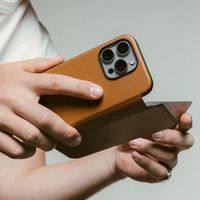 Nomad Modern Leather Folio Klapphülle Apple iPhone 16 Pro - English Tan