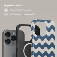 Selencia Vivid Tough Back Cover mit MagSafe für das iPhone 15 Pro Max - Wave Vibes Classic Blue