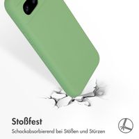 Accezz Liquid Silikoncase für das Google Pixel 8a - Grün