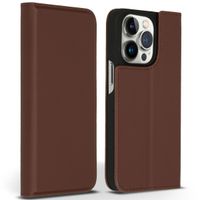 Accezz Premium Leather Slim Klapphülle für das Apple iPhone 14 Pro - Braun