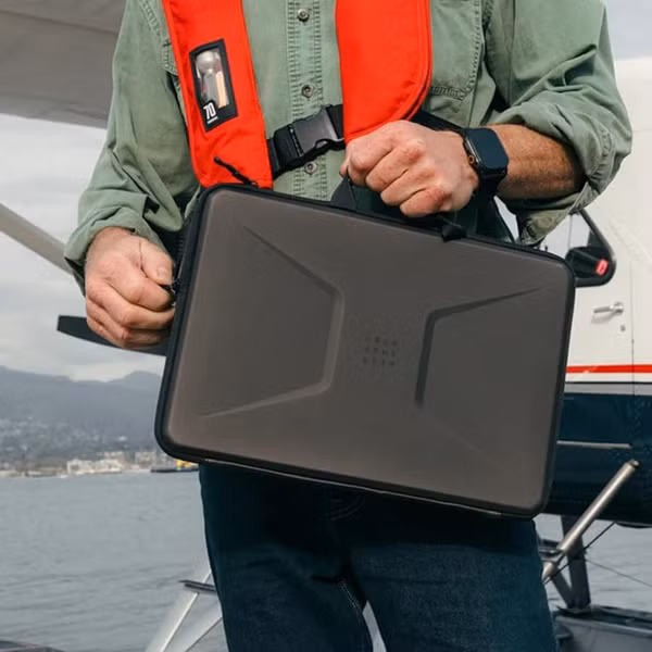 UAG Civilian Shock Laptop Hülle mit Griff 16 Zoll - Large - Schwarz