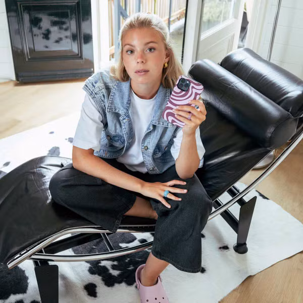 Selencia Vivid Rückabdeckung mit MagSafe Apple iPhone 17 Pro Max - Wavy Swirl Pink Plum