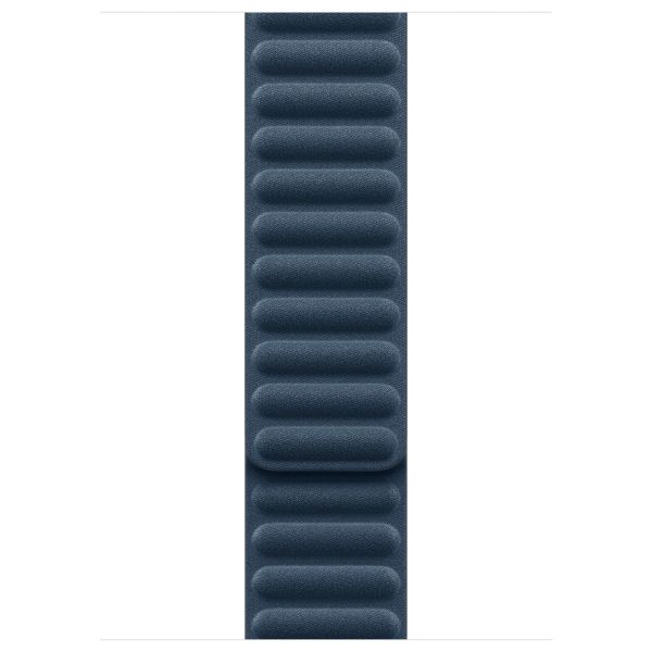 Apple Armband mit Magnetverschluss FineWoven für die Apple Watch Series 1 bis 10 / SE / Ultra (2) (44/45/46/49 mm) - Größe M/L - Baltic Blue