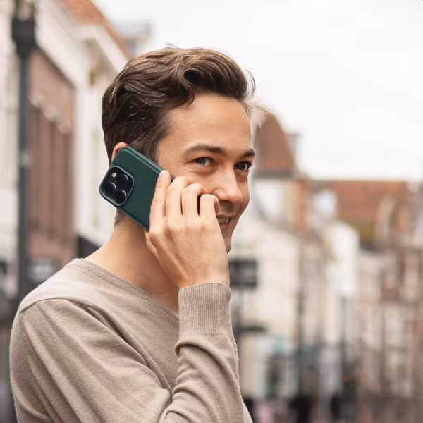Selencia Olyn Abnehmbare Bookcase mit MagSafe Apple iPhone 17 - Grün