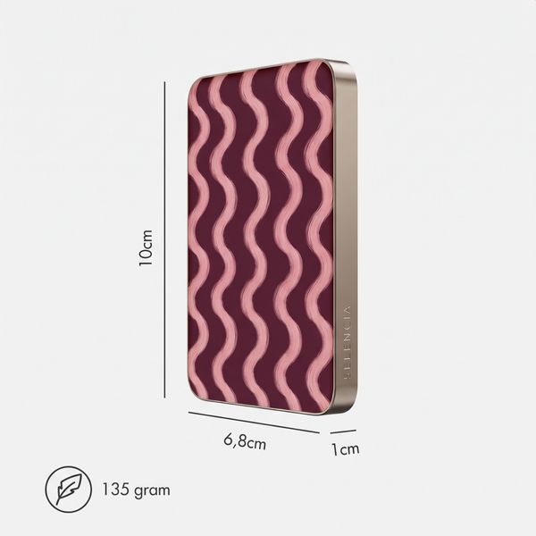 Selencia Vivid Powerbank 5.000 mAh - MagSafe und Qi - Desert Gold / Wavy Baby Burgundy