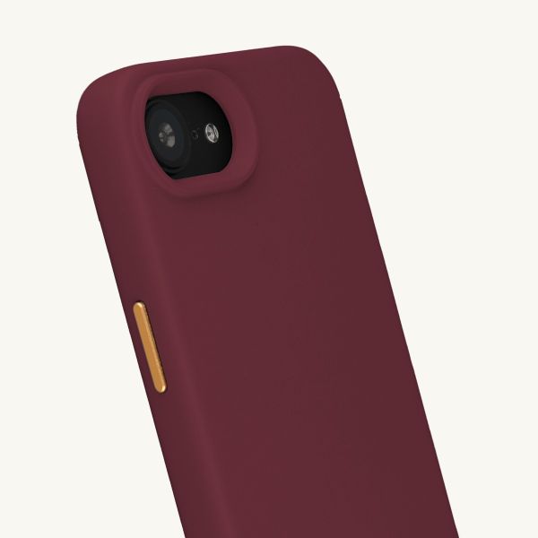 Selencia Rivièra MagSafe Backcover mit abnehmbaren Haken für das Apple iPhone 17e / 16e - Bold Burgundy + Sorbet Pop Handykette - Pink