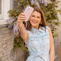 imoshion Silikonhülle mit Band für das Samsung Galaxy S25 - Sand Pink