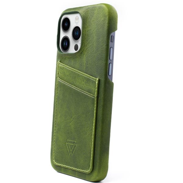 Wachikopa Full Wrap C.C. Back Cover mit 2 Kartenhaltern für das iPhone 14 Pro - Forest Green