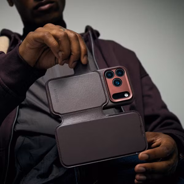 Decoded 2 in 1 Leather Klapphülle MagSafe Apple iPhone 17 Pro - Chocolate Brown