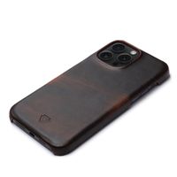 Wachikopa Full Wrap Back Cover für das iPhone 15 Pro - Dark Brown