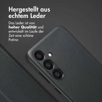 Accezz 2-in-1 Klapphülle aus Leder mit MagSafe für das Samsung Galaxy S23 FE - Onyx Black