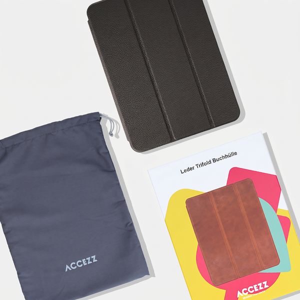 Accezz Leder Trifold Klaphülle Apple iPad Pro 13 (2025) M5 / (2024) M4 - Schwarz