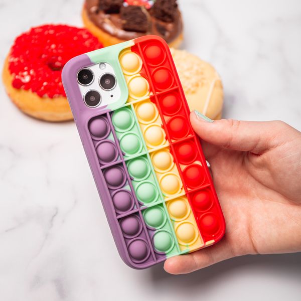 imoshion Pop It Fidget Toy - Pop It Hülle iPhone 11 - Rainbow