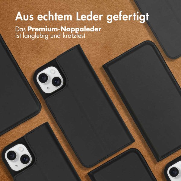 Accezz Premium Leather Slim Klapphülle für das iPhone 15 - Schwarz