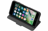 OtterBox Strada Klapphülle Schwarz für das Apple iPhone 8 Plus / 7 Plus