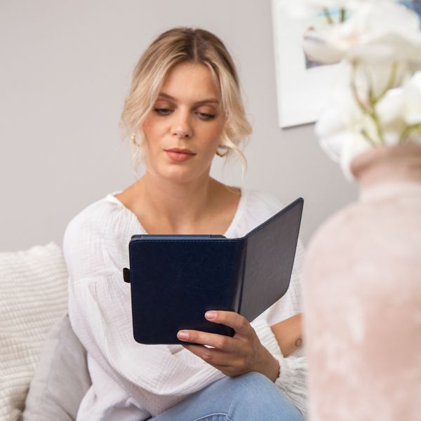 imoshion Vegan Leather Klapphülle Kobo Clara HD - Dunkelblau