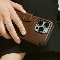 Nomad Modern Leather Folio Klapphülle Apple iPhone 16 - Braun