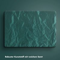 Selencia Cover mit Samtoberfläche für das MacBook Pro 13 Zoll (2020 / 2022) - A2289 / A2251 / A2338 - Dunkelgrün