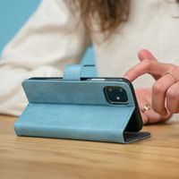 imoshion Luxuriöse Klapphülle Apple iPhone SE (2022 / 2020) / 8 / 7 / 6(s) - Hellblau
