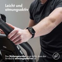 imoshion Elastische Nylonarmband für das Apple Watch Series 1 bis 9 / SE (38/40/41 mm) | Series 10 (42 mm) - Schwarz